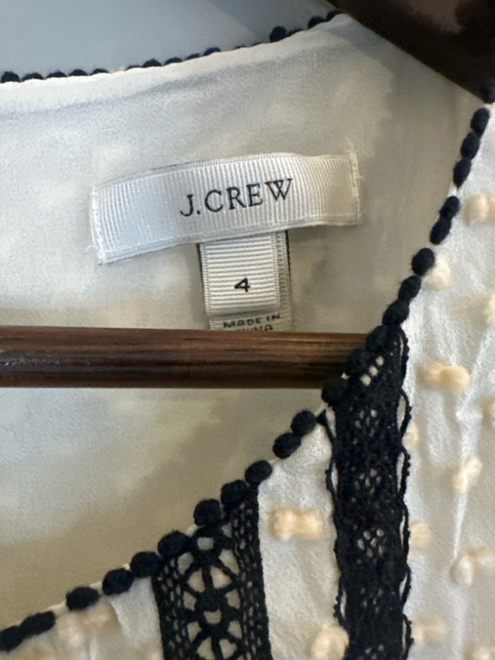 J.Crew Silk Blend Swiss Dot Lace Trim Blouse Cream Black Boho Preppy Top Size 4 - Picture 4 of 6